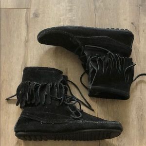 Minnetonka mid height black suede booties
